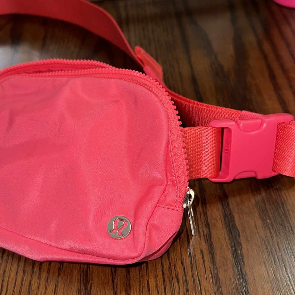 Lululemon Lipgloss Belt bag 1L - Picture 2 of 5